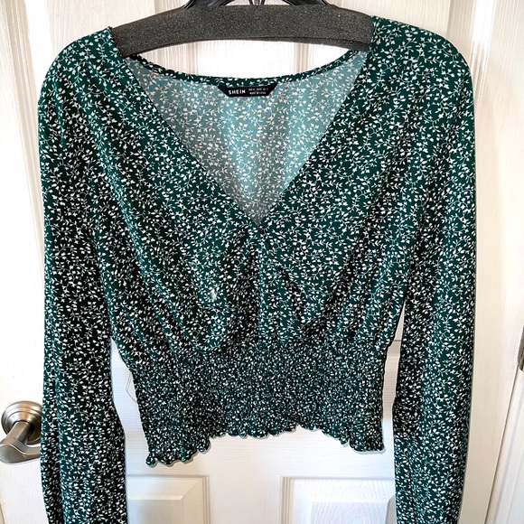 SHEIN Tops - Long sleeve crop top v neck size Large